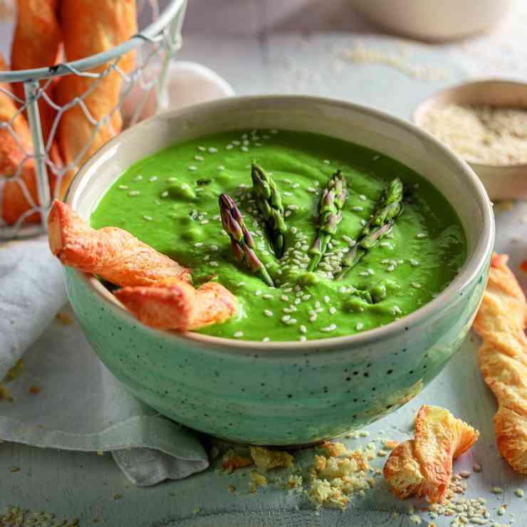 Creamy Veggie Soup with Croutons