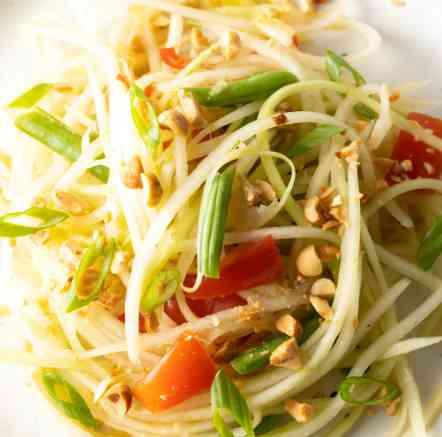 Thai Raw papaya & Carrot Salad