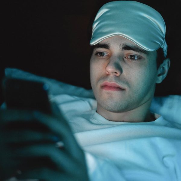 Caught in the Glare: The Link Between Mobile Screens and Sleep Quality